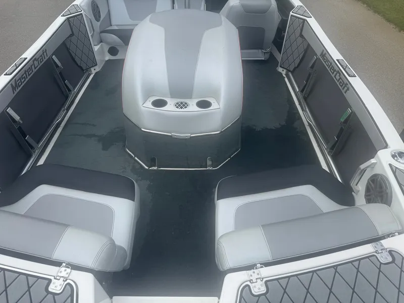 Slide: The Image of MasterCraft ProStar 2014 - 7