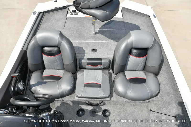 Slide: The Image of Tracker PRO TEAM 175 TXW w/60HP 4 Stroke 2024 - 11