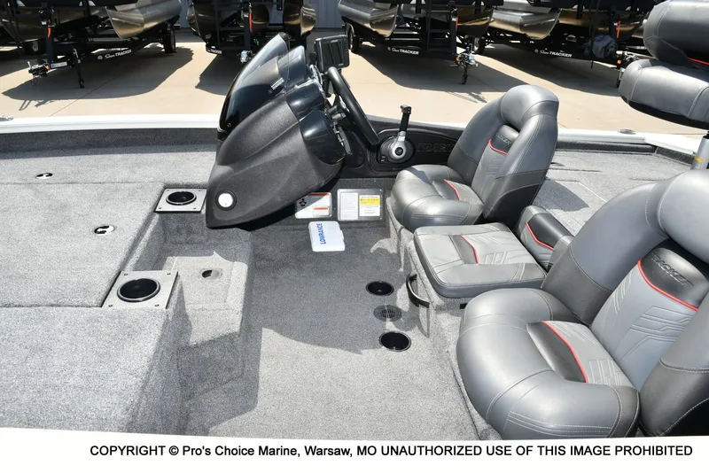 Slide: The Image of Tracker PRO TEAM 175 TXW w/60HP 4 Stroke 2024 - 13