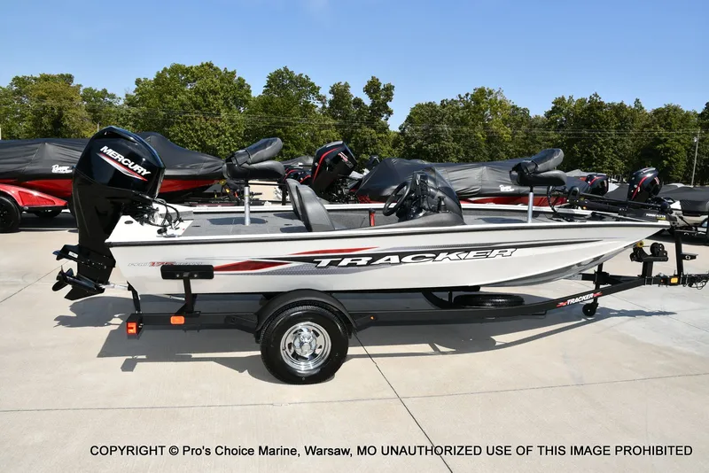 Slide: The Image of Tracker PRO TEAM 175 TXW w/60HP 4 Stroke 2024 - 16