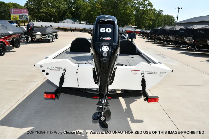 Slide: The Image of Tracker PRO TEAM 175 TXW w/60HP 4 Stroke 2024 - 19