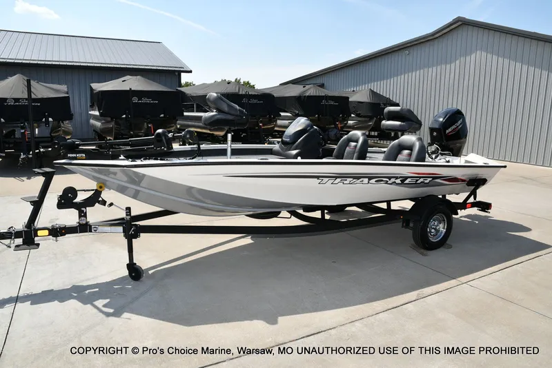 Slide: The Image of Tracker PRO TEAM 175 TXW w/60HP 4 Stroke 2024 - 22