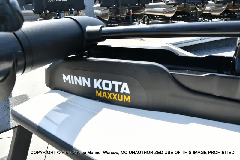 Slide: The Image of Tracker PRO TEAM 175 TXW w/60HP 4 Stroke 2024 - 23