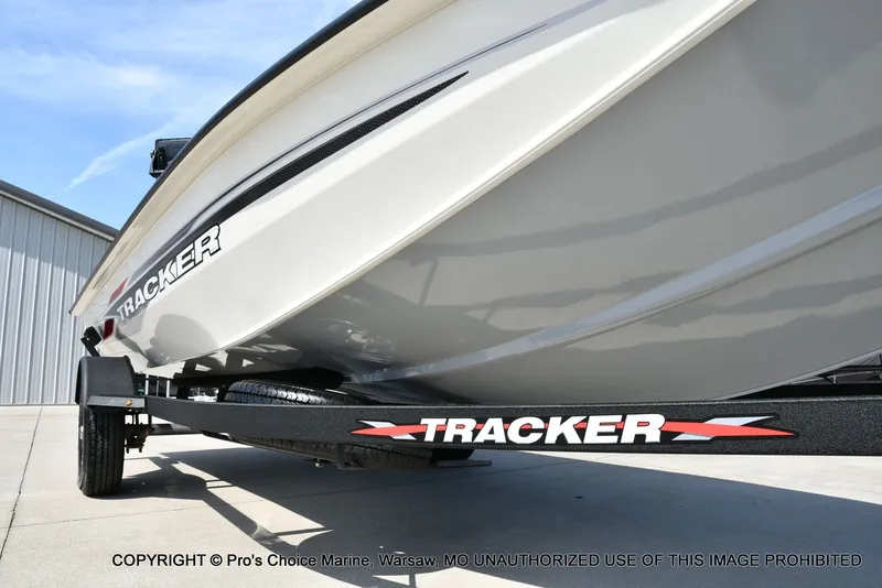 Slide: The Image of Tracker PRO TEAM 175 TXW w/60HP 4 Stroke 2024 - 29