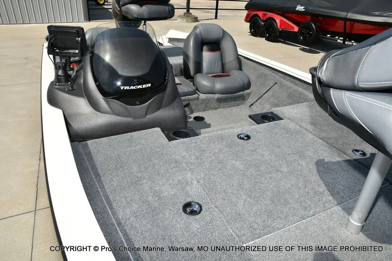 Slide: The Image of Tracker PRO TEAM 175 TXW w/60HP 4 Stroke 2024 - 32