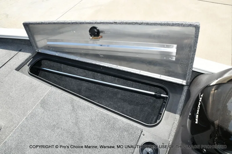 Slide: The Image of Tracker PRO TEAM 175 TXW w/60HP 4 Stroke 2024 - 57