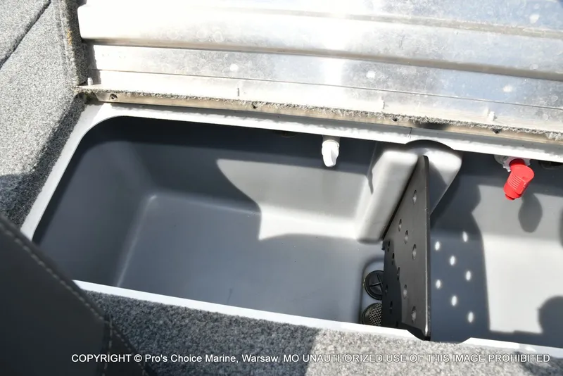 Slide: The Image of Tracker PRO TEAM 175 TXW w/60HP 4 Stroke 2024 - 60