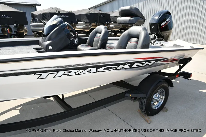 Slide: The Image of Tracker PRO TEAM 175 TXW w/60HP 4 Stroke 2024 - 66