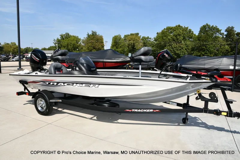 Slide: The Image of Tracker PRO TEAM 175 TXW w/60HP 4 Stroke 2024 - 68