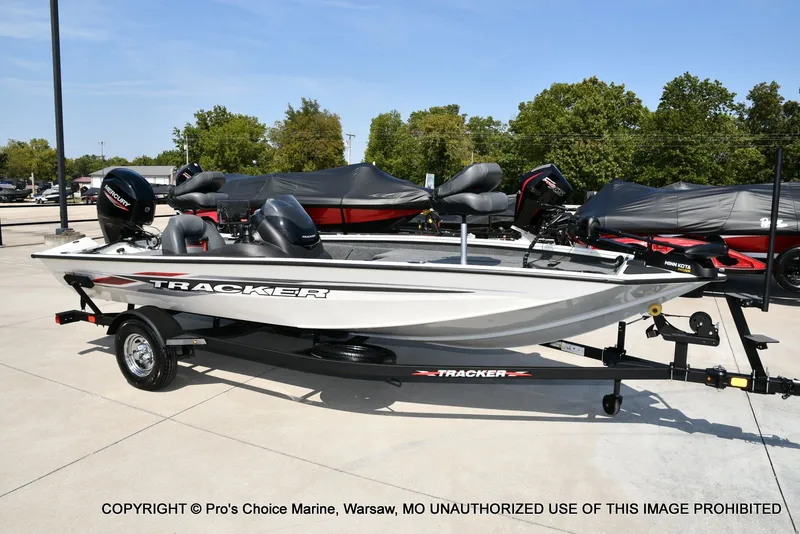 Slide: The Image of Tracker PRO TEAM 175 TXW w/60HP 4 Stroke 2024 - 70