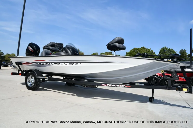 Slide: The Image of Tracker PRO TEAM 175 TXW w/60HP 4 Stroke 2024 - 74