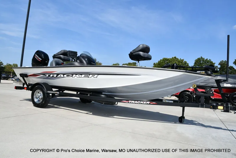 Slide: The Image of Tracker PRO TEAM 175 TXW w/60HP 4 Stroke 2024 - 76