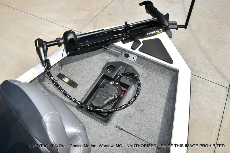 Slide: The Image of Tracker PRO TEAM 175 TXW w/60HP 4 Stroke 2024 - 9