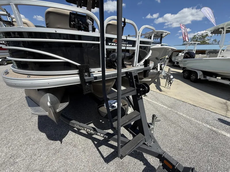 Slide: The Image of Sun Tracker Party Barge 24 DLX loaded with Electronics 2021 - 10