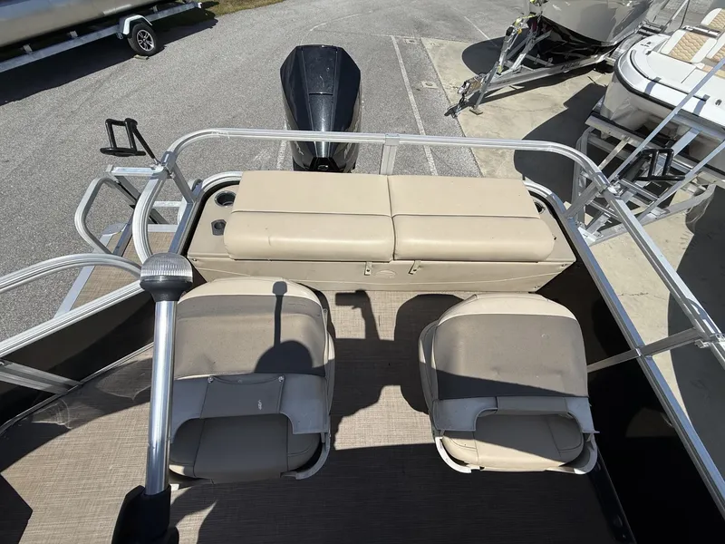 Slide: The Image of Sun Tracker Party Barge 24 DLX loaded with Electronics 2021 - 11