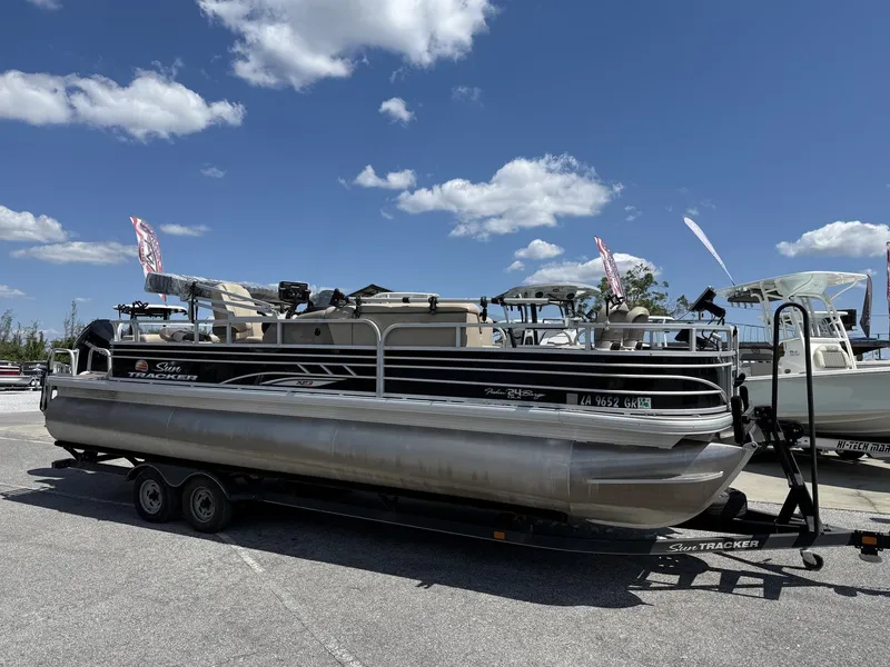 Slide: The Image of Sun Tracker Party Barge 24 DLX loaded with Electronics 2021 - 4