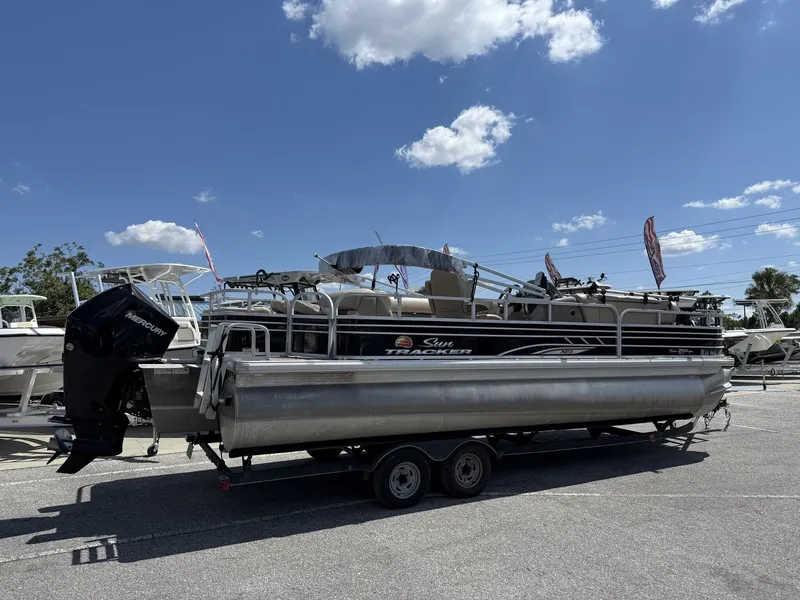 Slide: The Image of Sun Tracker Party Barge 24 DLX loaded with Electronics 2021 - 7