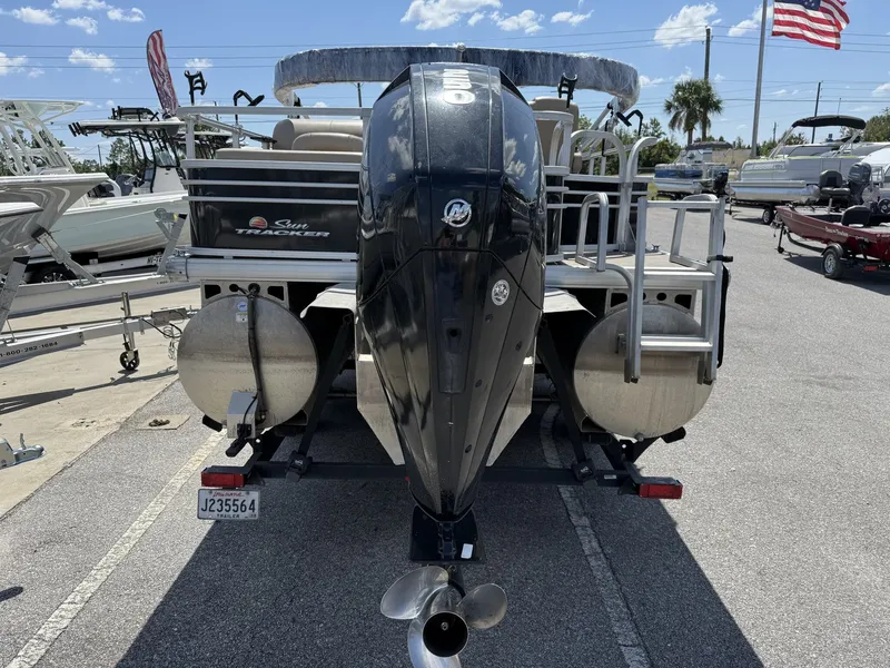 Slide: The Image of Sun Tracker Party Barge 24 DLX loaded with Electronics 2021 - 9