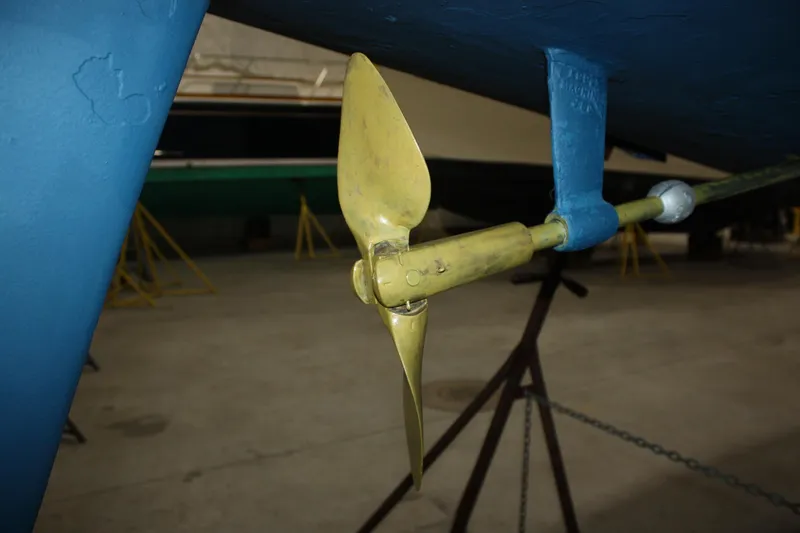 Slide: The Image of Propeller of a 1986 J Boats J/28 sailboat in a workshop setting. - 20