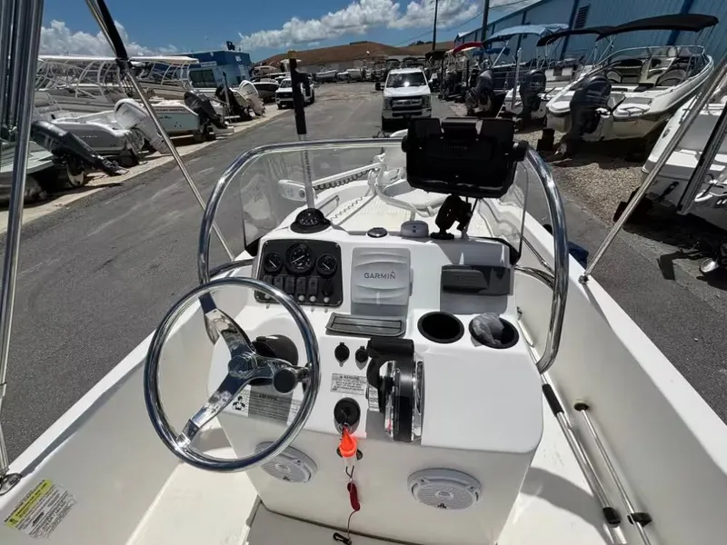 Slide: The Image of Boston Whaler 170 Dauntless 2016 - 10