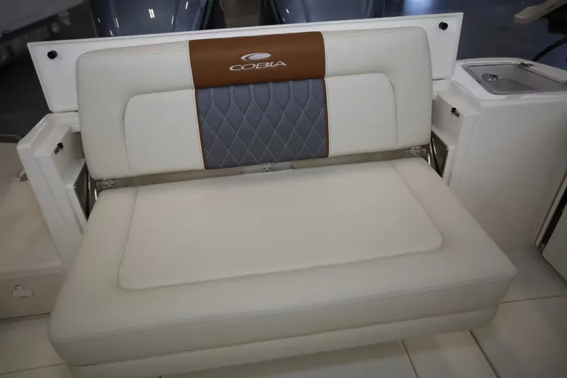 Slide: The Image of Cobia 280 Dual Console 2026 - 19