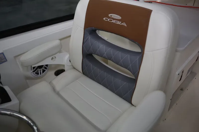 Slide: The Image of Cobia 280 Dual Console 2026 - 10