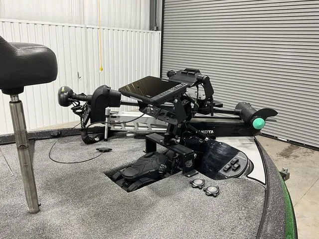 Slide: The Image of Falcon F205 2019 - 5