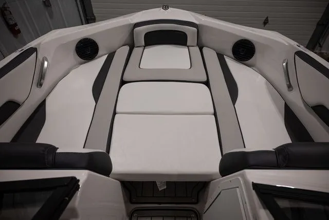 Slide: The Image of Yamaha 195S 2026 - 12