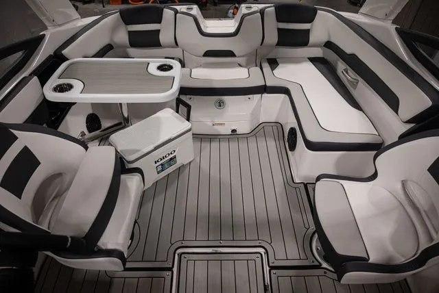 Slide: The Image of Yamaha 195S 2026 - 13