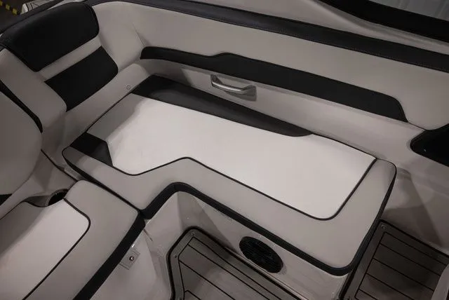 Slide: The Image of Yamaha 195S 2026 - 14