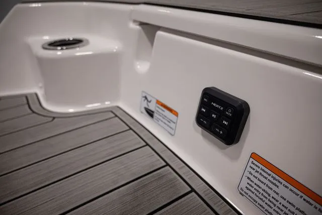 Slide: The Image of Yamaha 195S 2026 - 17