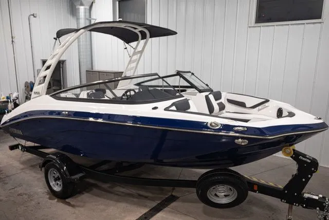 Slide: The Image of Yamaha 195S 2026 - 2