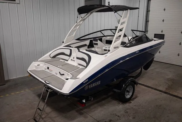 Slide: The Image of Yamaha 195S 2026 - 3