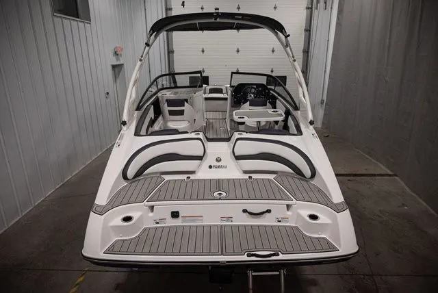 Slide: The Image of Yamaha 195S 2026 - 4