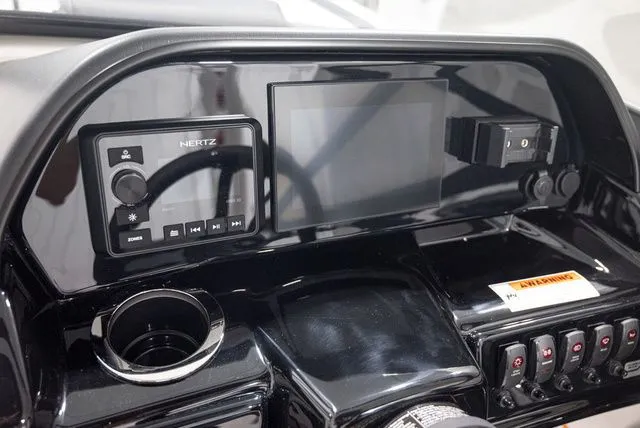 Slide: The Image of Yamaha 195S 2026 - 8