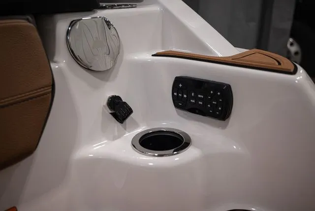 Slide: The Image of Yamaha 252SE 2026 - 18