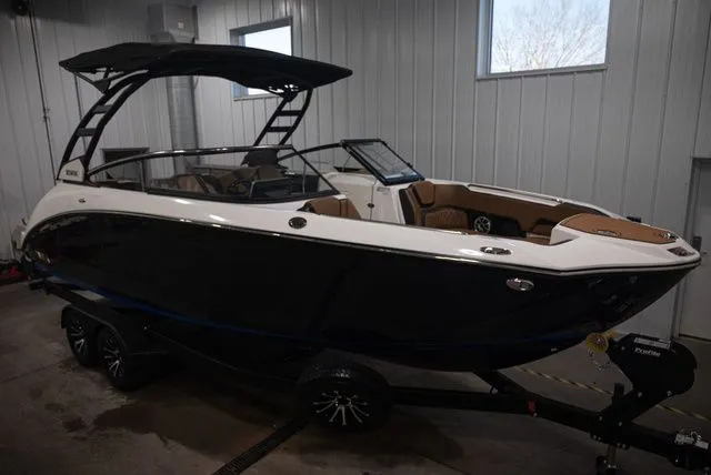 Slide: The Image of Yamaha 252SE 2026 - 2