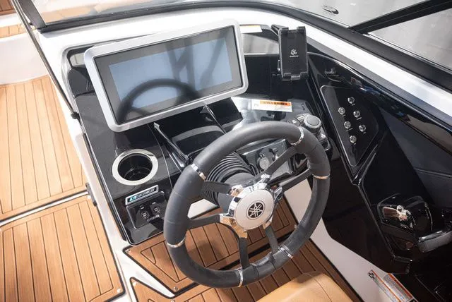 Slide: The Image of Yamaha 252SE 2026 - 7