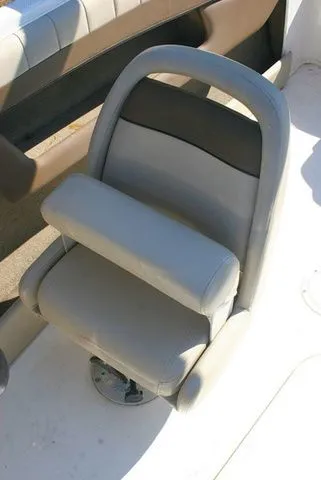 Slide: The Image of Bayliner 195 Bowrider 2015 - 13