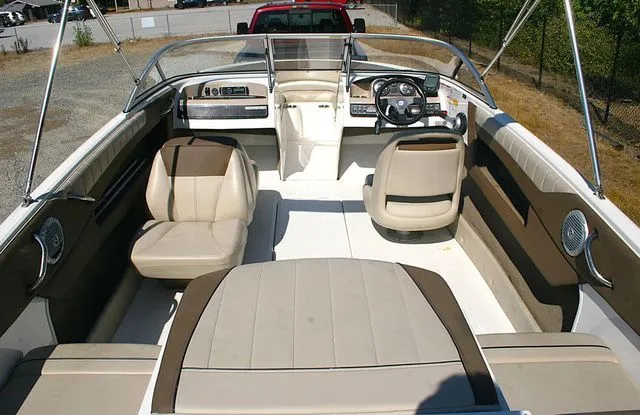 Slide: The Image of Bayliner 195 Bowrider 2015 - 5