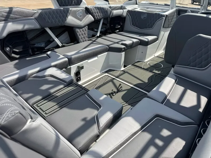 Slide: The Image of Tigé 24RZX 2026 - 10