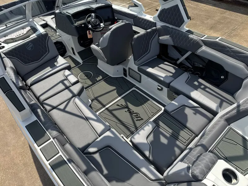 Slide: The Image of Tigé 24RZX 2026 - 11