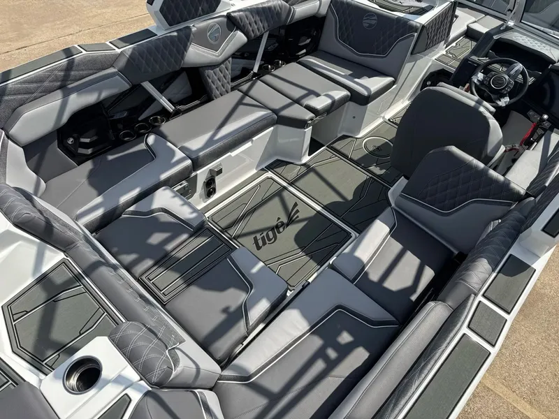 Slide: The Image of Tigé 24RZX 2026 - 9