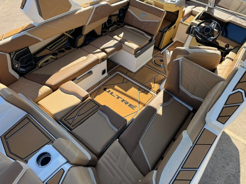 Slide: The Image of Tigé Ultré 23ZX 2026 - 10