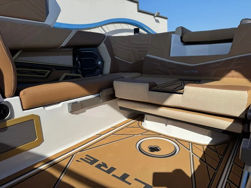 Slide: The Image of Tigé Ultré 23ZX 2026 - 16