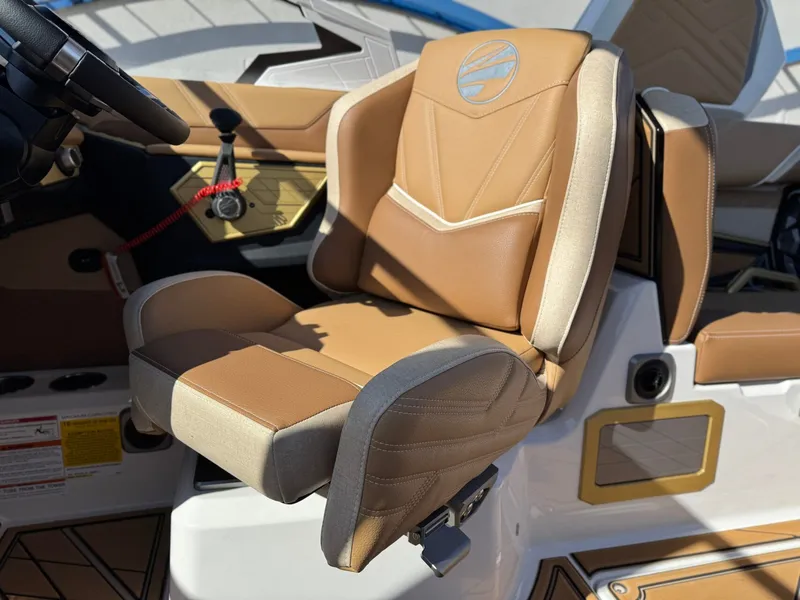 Slide: The Image of Tigé Ultré 23ZX 2026 - 18