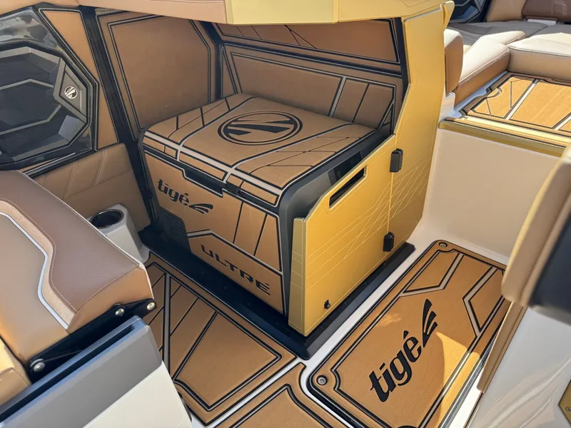 Slide: The Image of Tigé Ultré 23ZX 2026 - 20