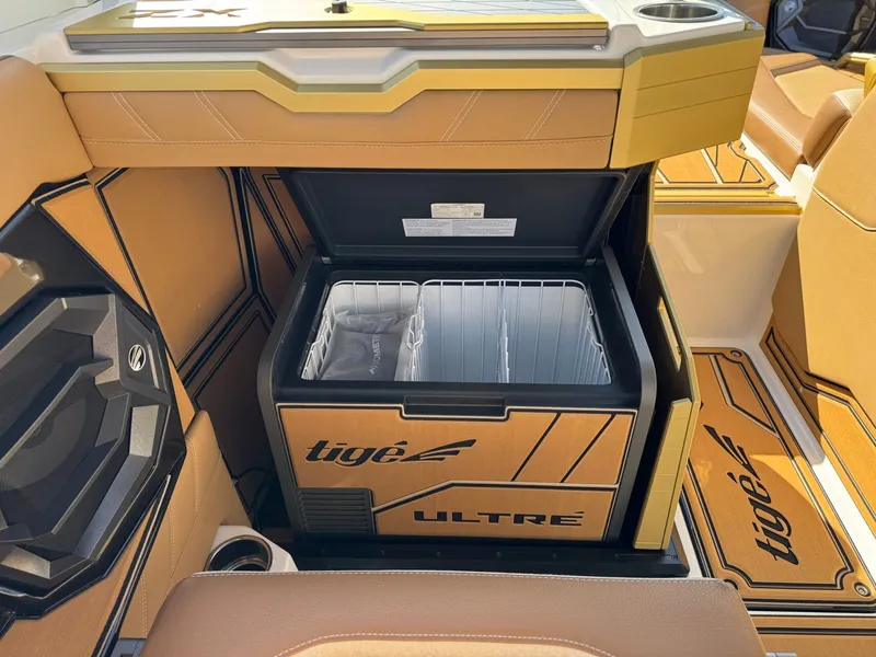 Slide: The Image of Tigé Ultré 23ZX 2026 - 21