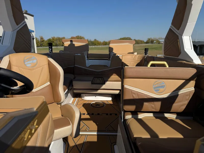 Slide: The Image of Tigé Ultré 23ZX 2026 - 25