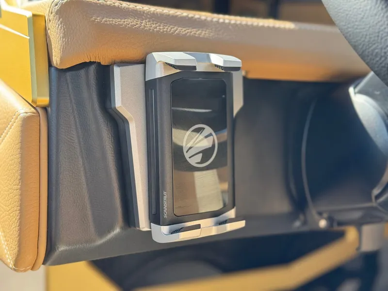 Slide: The Image of Tigé Ultré 23ZX 2026 - 29